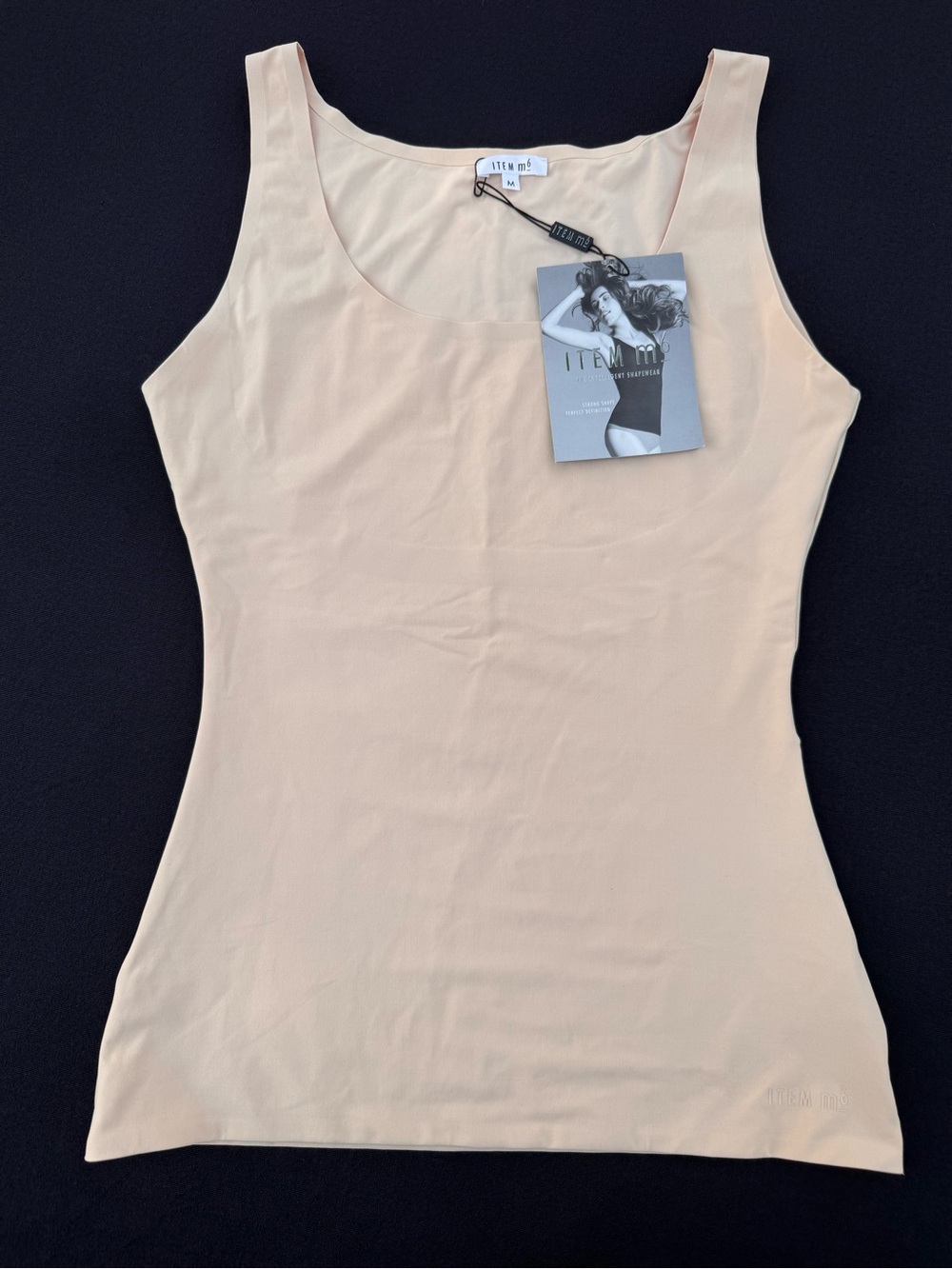 ITEM m6 Sleeveless Scoop Neck Shape Tank Top